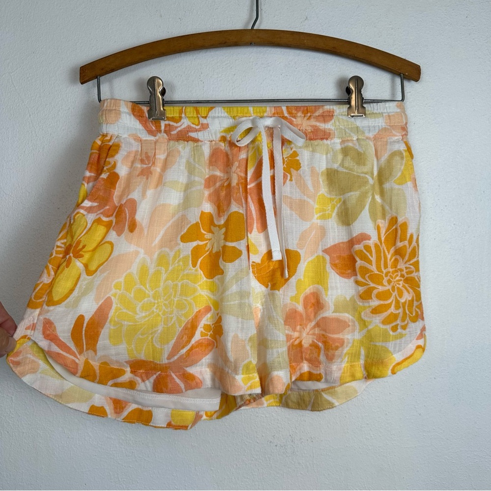 Arizona Jean Co. Vibrant Orange and White Floral Shorts S 28" Waist